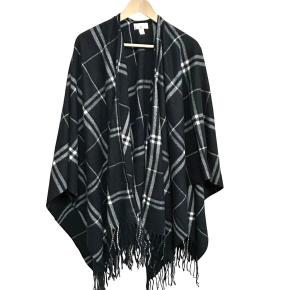 Quacker Factory Plaid Shawl Wrap One Size Black White Fringe Cozy Cottage Lounge - Picture 2 of 8